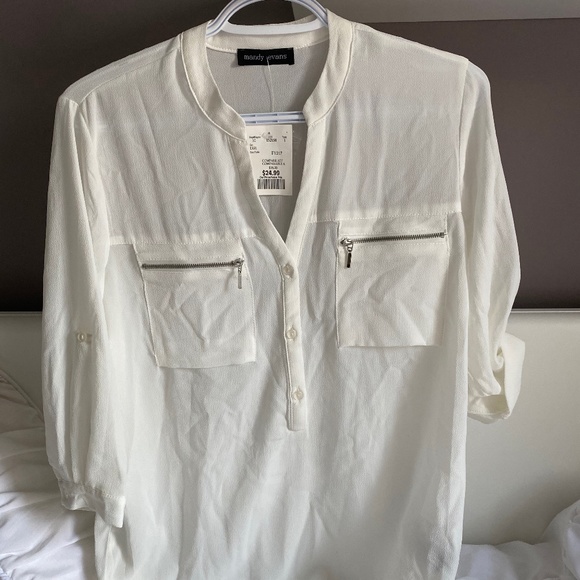 White elegant top - Picture 1 of 3